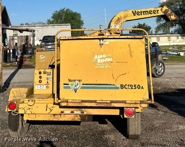 image for item NT9141 1998 Vermeer  BC1250A wood chipper
