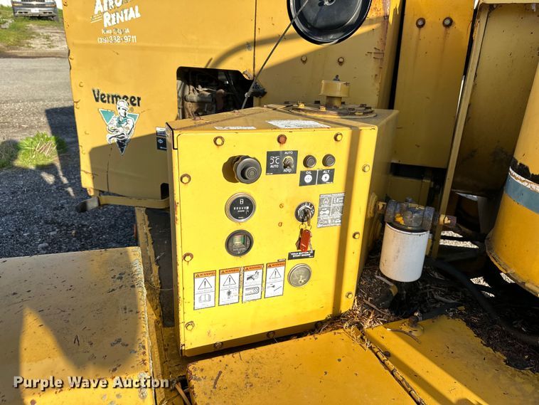 image for item NT9141 1998 Vermeer  BC1250A wood chipper