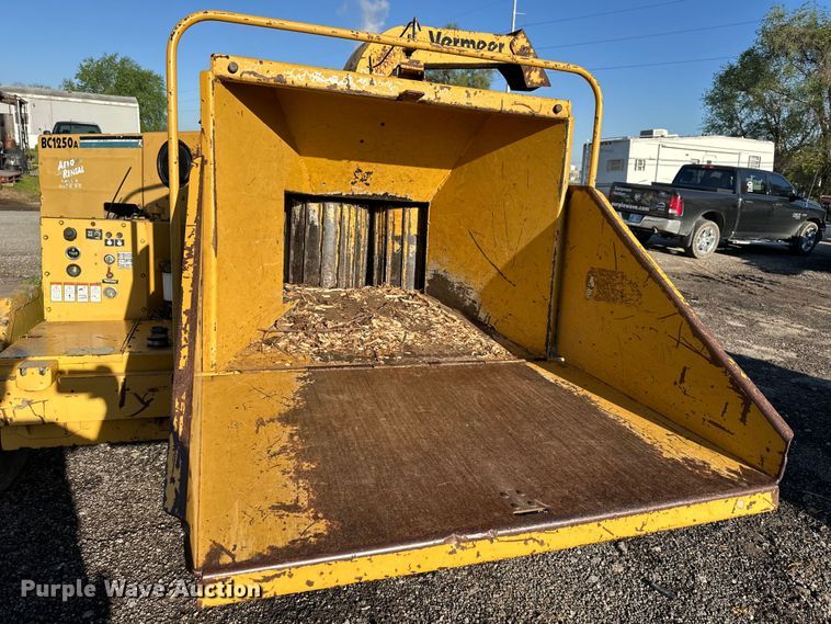 image for item NT9141 1998 Vermeer  BC1250A wood chipper