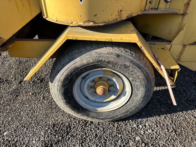 image for item NT9141 1998 Vermeer  BC1250A wood chipper