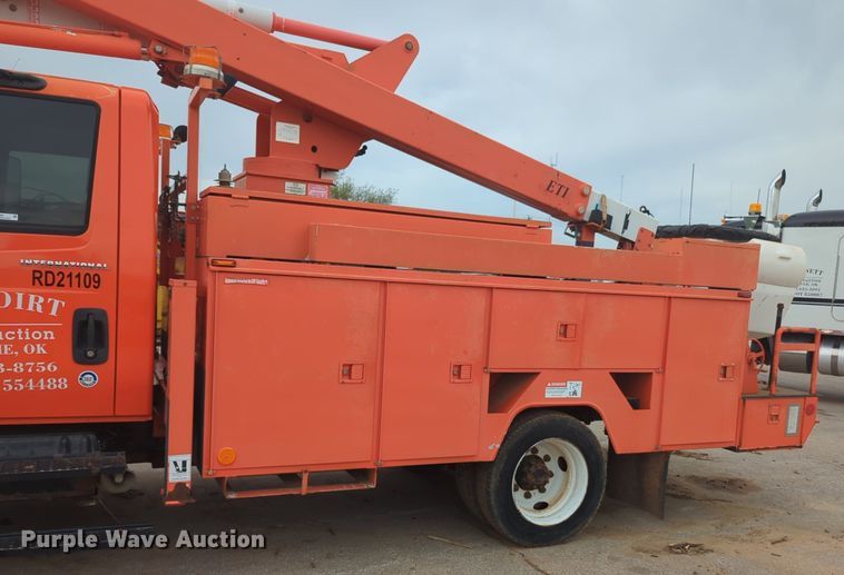 image for item NZ9565 2007 International 4100 bucket truck