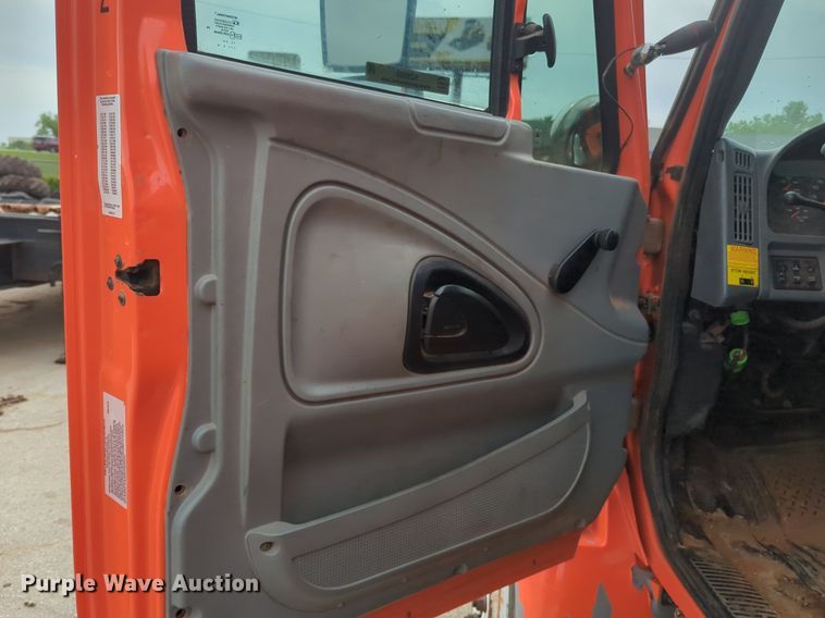 image for item NZ9565 2007 International 4100 bucket truck