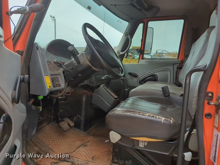 image for item NZ9565 2007 International 4100 bucket truck