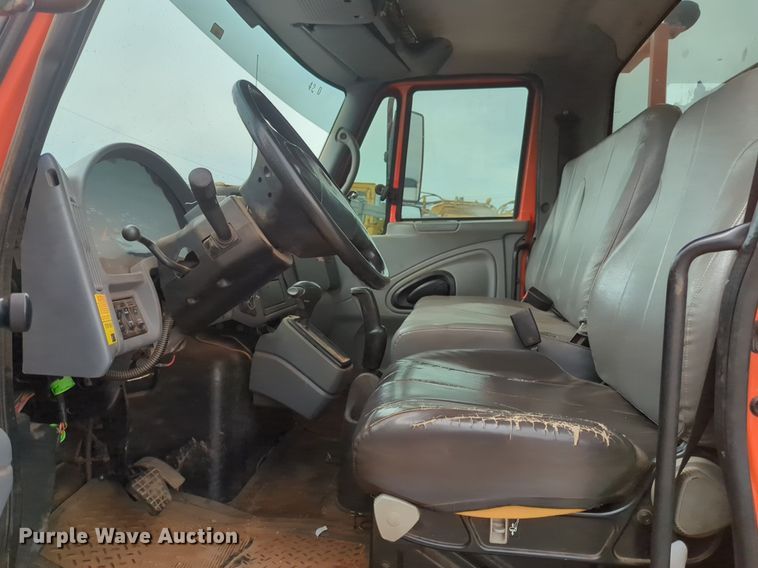 image for item NZ9565 2007 International 4100 bucket truck