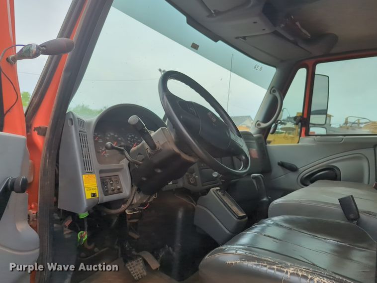 image for item NZ9565 2007 International 4100 bucket truck