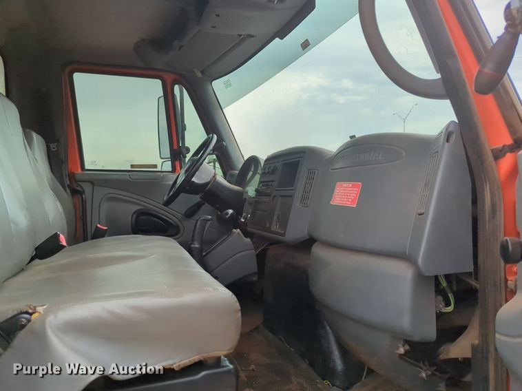 image for item NZ9565 2007 International 4100 bucket truck