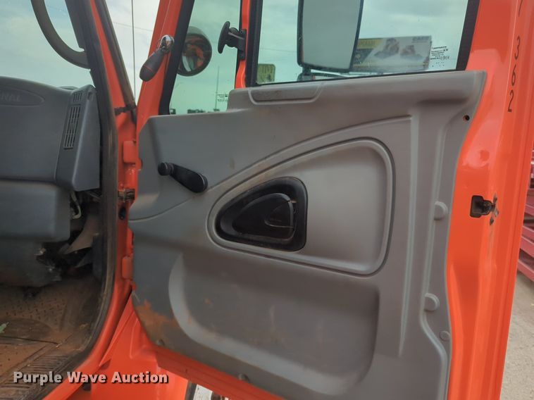 image for item NZ9565 2007 International 4100 bucket truck