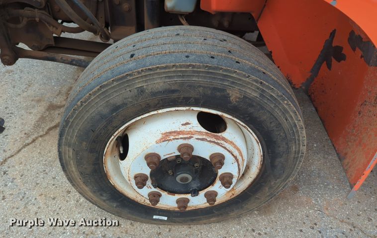 image for item NZ9565 2007 International 4100 bucket truck