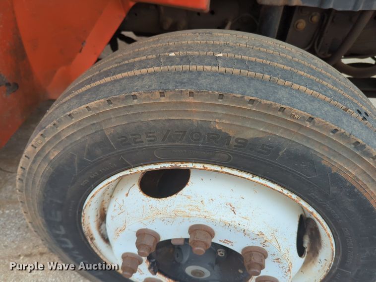 image for item NZ9565 2007 International 4100 bucket truck