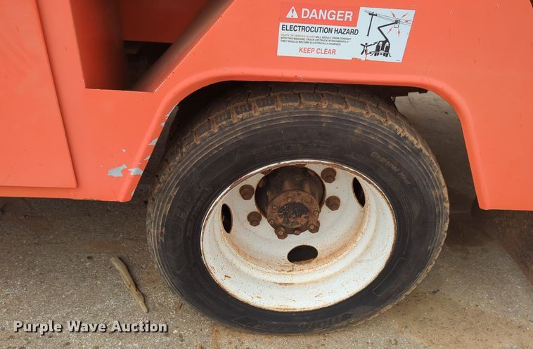 image for item NZ9565 2007 International 4100 bucket truck