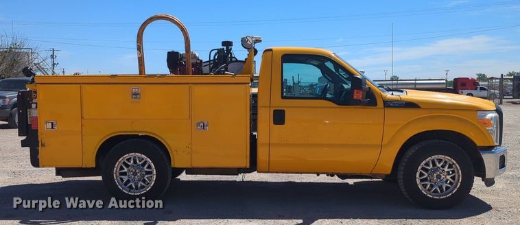 image for item NZ9575 2016 Ford F350 Super Duty utility bed pickup truck