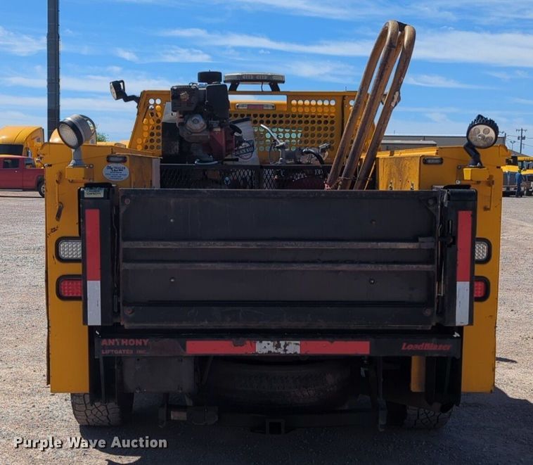 image for item NZ9575 2016 Ford F350 Super Duty utility bed pickup truck