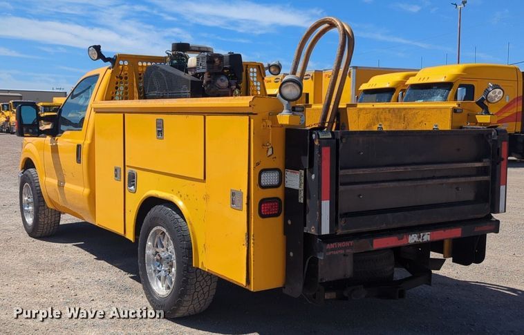 image for item NZ9575 2016 Ford F350 Super Duty utility bed pickup truck