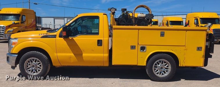 image for item NZ9575 2016 Ford F350 Super Duty utility bed pickup truck