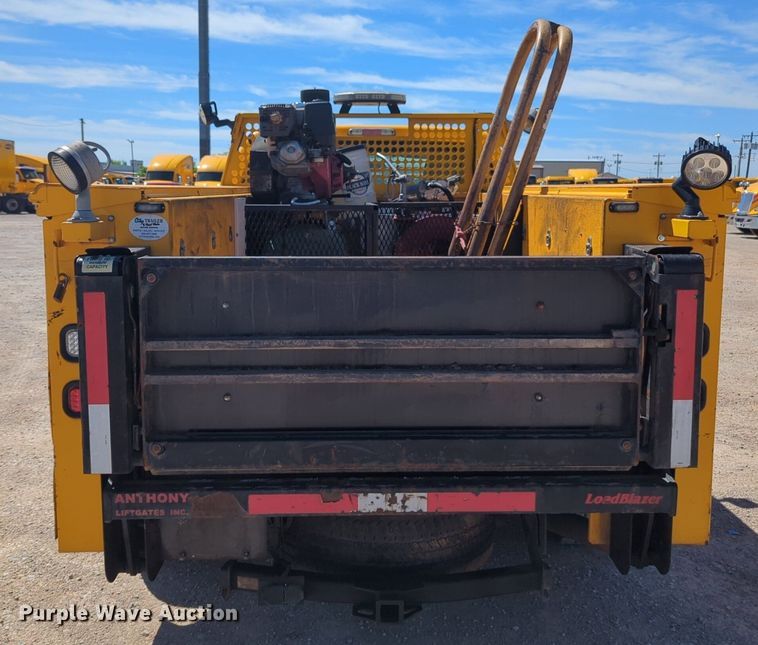 image for item NZ9575 2016 Ford F350 Super Duty utility bed pickup truck