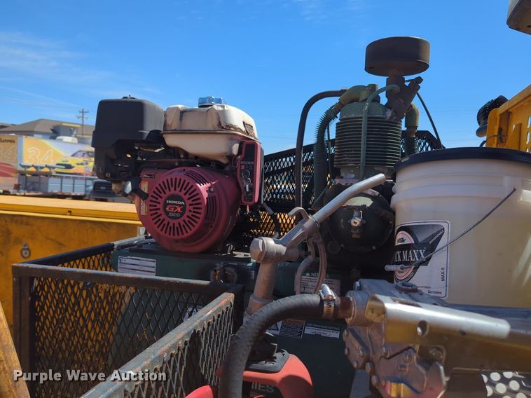 image for item NZ9575 2016 Ford F350 Super Duty utility bed pickup truck