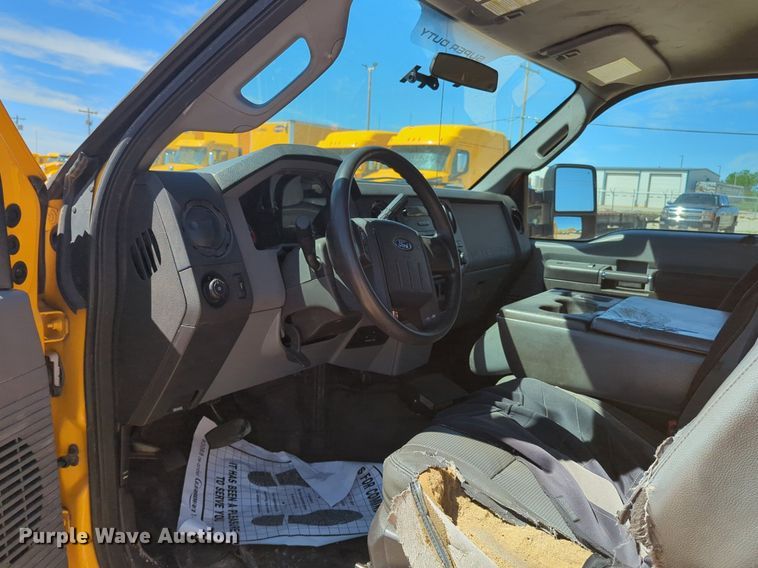 image for item NZ9575 2016 Ford F350 Super Duty utility bed pickup truck