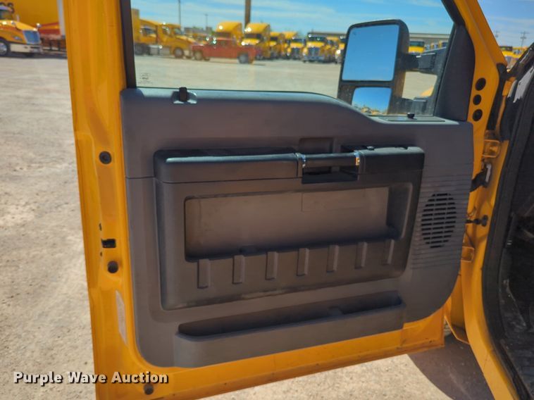 image for item NZ9575 2016 Ford F350 Super Duty utility bed pickup truck