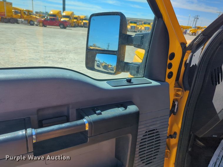 image for item NZ9575 2016 Ford F350 Super Duty utility bed pickup truck