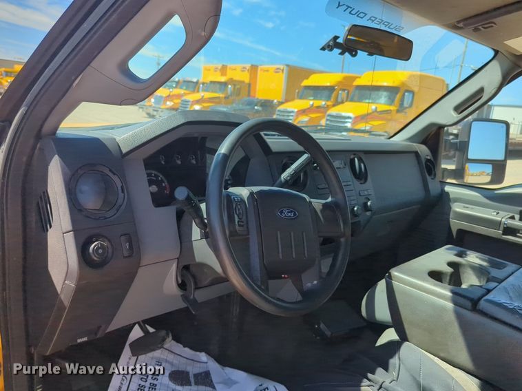 image for item NZ9575 2016 Ford F350 Super Duty utility bed pickup truck