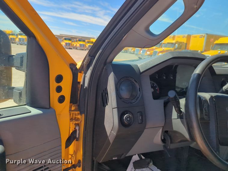 image for item NZ9575 2016 Ford F350 Super Duty utility bed pickup truck