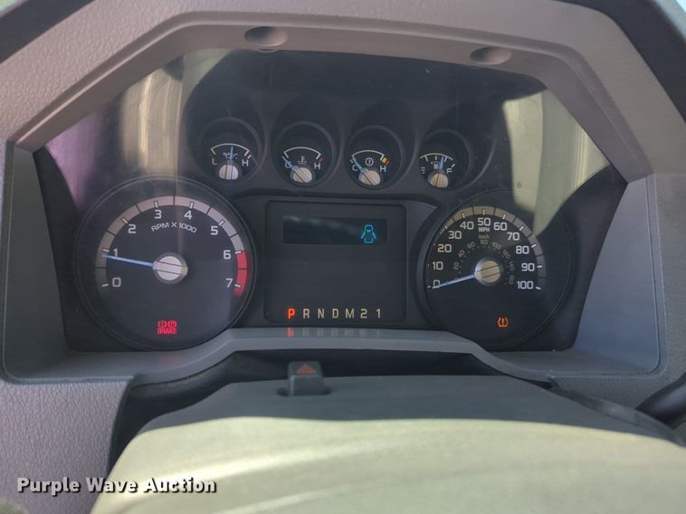 image for item NZ9575 2016 Ford F350 Super Duty utility bed pickup truck