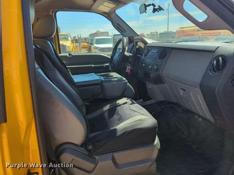 image for item NZ9575 2016 Ford F350 Super Duty utility bed pickup truck