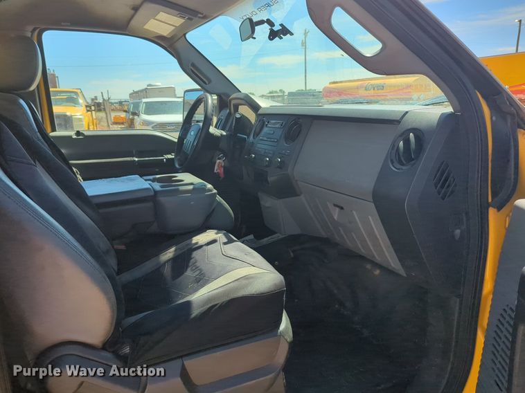 image for item NZ9575 2016 Ford F350 Super Duty utility bed pickup truck