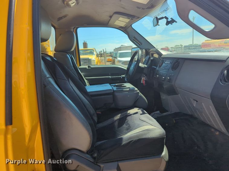 image for item NZ9575 2016 Ford F350 Super Duty utility bed pickup truck