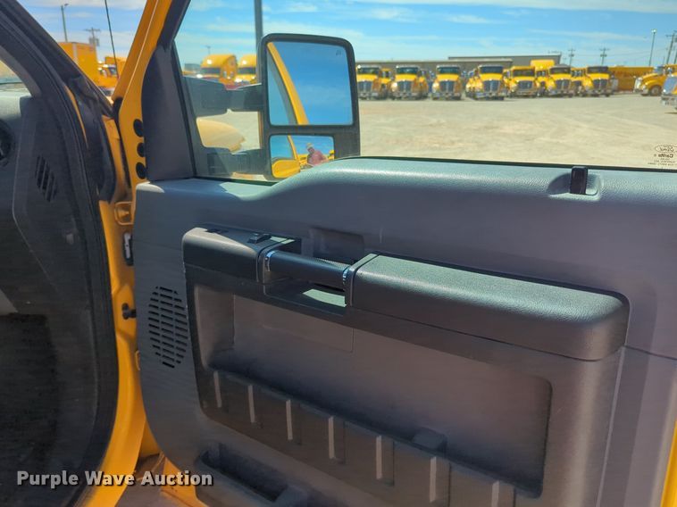 image for item NZ9575 2016 Ford F350 Super Duty utility bed pickup truck