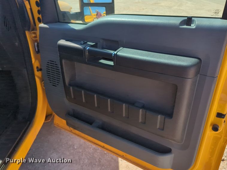 image for item NZ9575 2016 Ford F350 Super Duty utility bed pickup truck