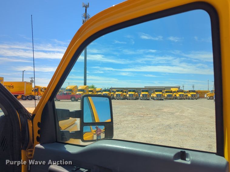 image for item NZ9575 2016 Ford F350 Super Duty utility bed pickup truck