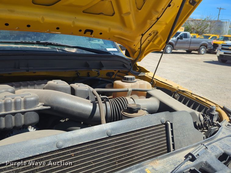 image for item NZ9575 2016 Ford F350 Super Duty utility bed pickup truck