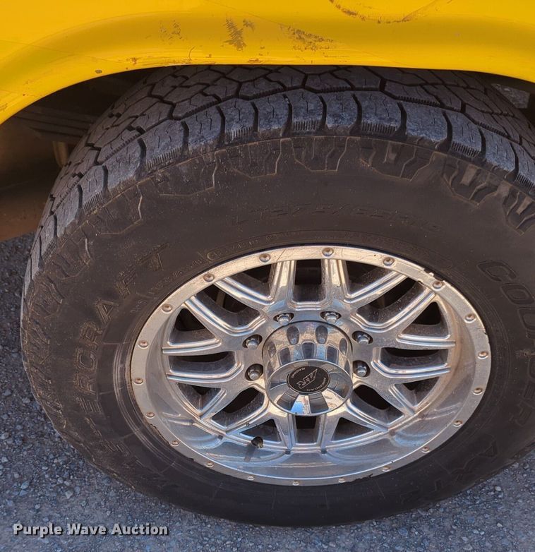 image for item NZ9575 2016 Ford F350 Super Duty utility bed pickup truck