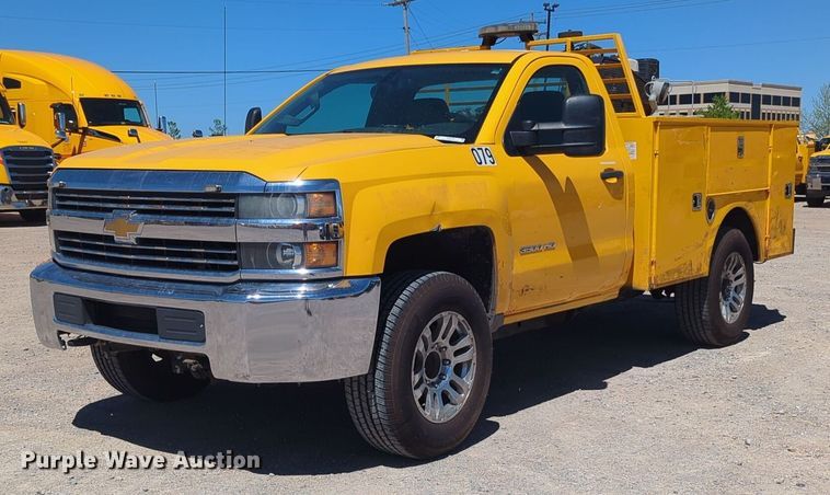 image for item NZ9578 2015 Chevrolet Silverado 3500HD utility bed pickup truck