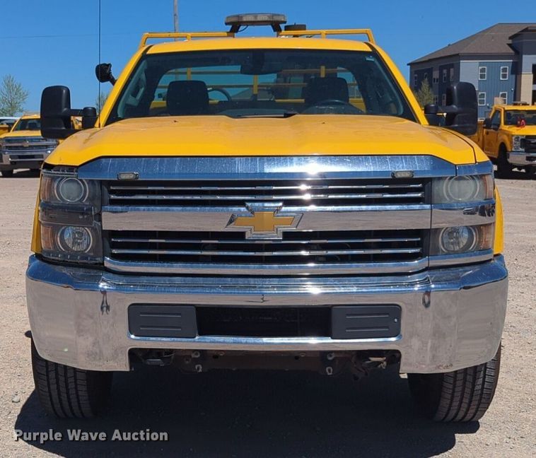 image for item NZ9578 2015 Chevrolet Silverado 3500HD utility bed pickup truck