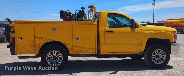 image for item NZ9578 2015 Chevrolet Silverado 3500HD utility bed pickup truck