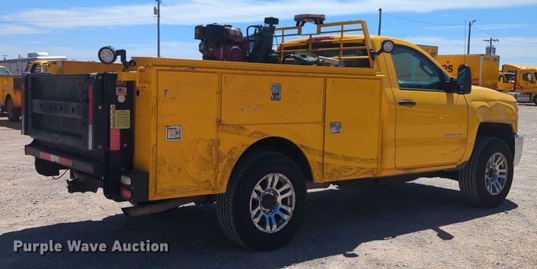 image for item NZ9578 2015 Chevrolet Silverado 3500HD utility bed pickup truck
