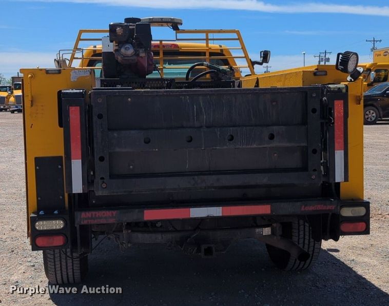 image for item NZ9578 2015 Chevrolet Silverado 3500HD utility bed pickup truck