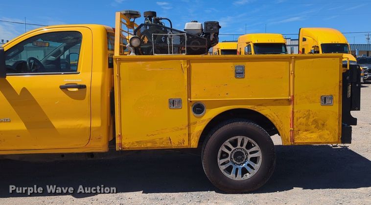 image for item NZ9578 2015 Chevrolet Silverado 3500HD utility bed pickup truck