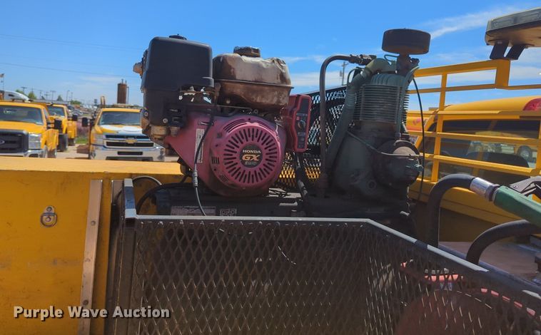 image for item NZ9578 2015 Chevrolet Silverado 3500HD utility bed pickup truck