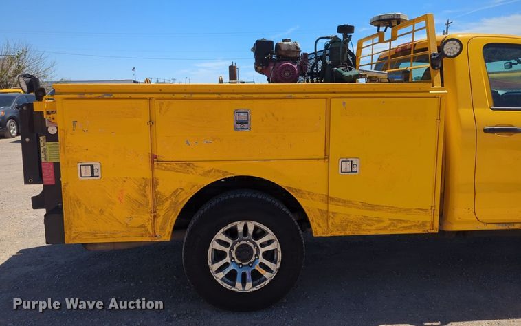 image for item NZ9578 2015 Chevrolet Silverado 3500HD utility bed pickup truck