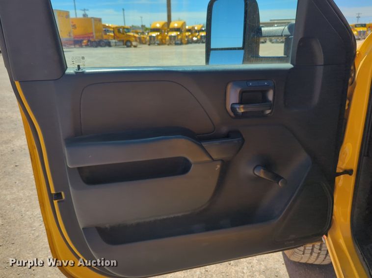 image for item NZ9578 2015 Chevrolet Silverado 3500HD utility bed pickup truck