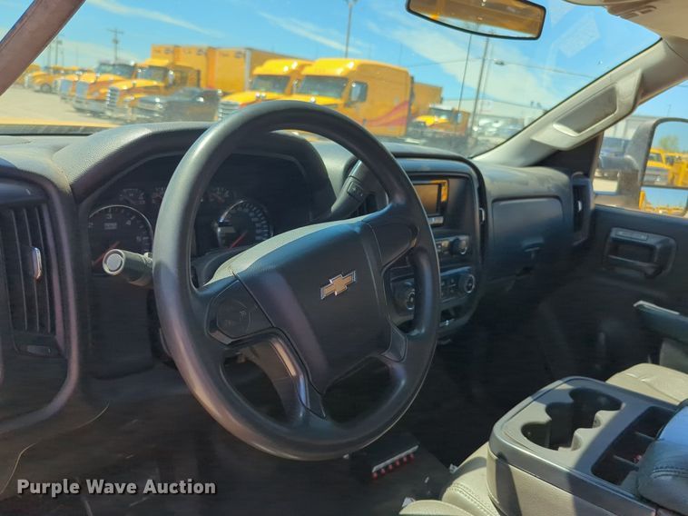 image for item NZ9578 2015 Chevrolet Silverado 3500HD utility bed pickup truck