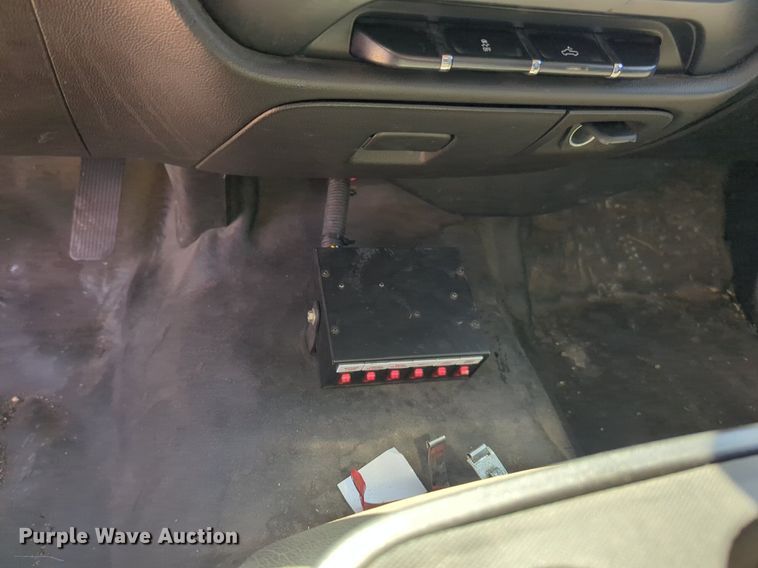 image for item NZ9578 2015 Chevrolet Silverado 3500HD utility bed pickup truck