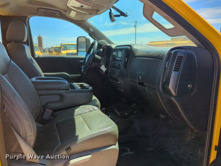 image for item NZ9578 2015 Chevrolet Silverado 3500HD utility bed pickup truck