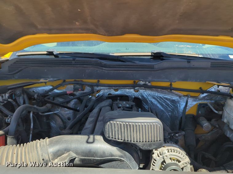 image for item NZ9578 2015 Chevrolet Silverado 3500HD utility bed pickup truck