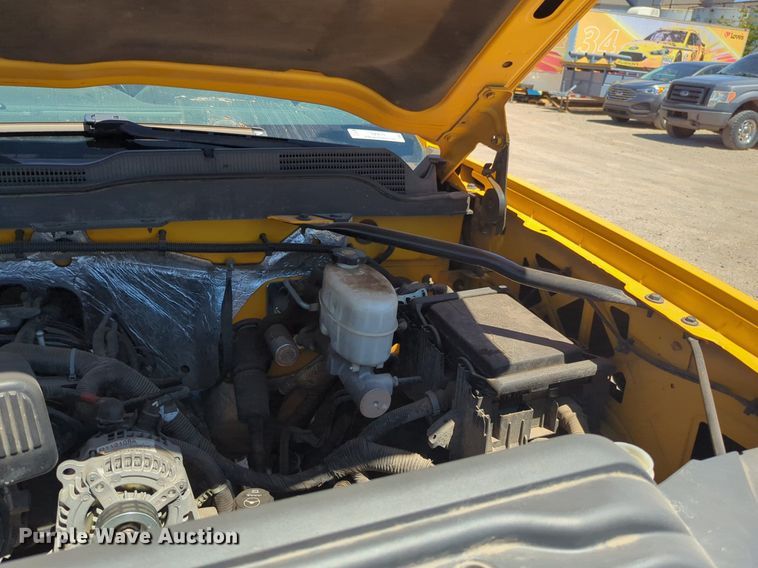 image for item NZ9578 2015 Chevrolet Silverado 3500HD utility bed pickup truck