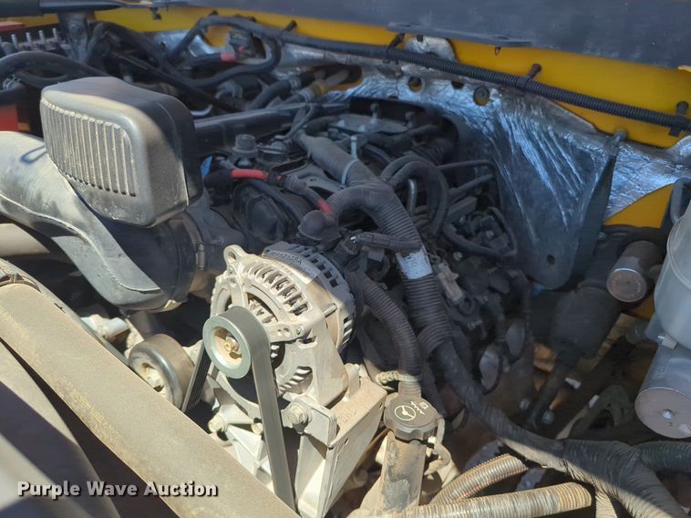 image for item NZ9578 2015 Chevrolet Silverado 3500HD utility bed pickup truck