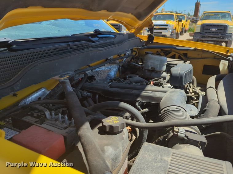 image for item NZ9578 2015 Chevrolet Silverado 3500HD utility bed pickup truck